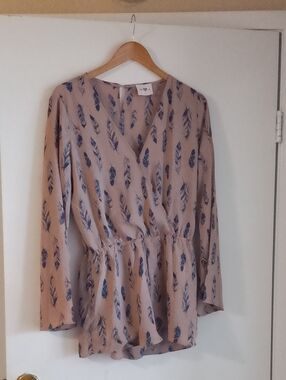 Feather Print V-Neck Peplum Blouse - Taupe & Navy
